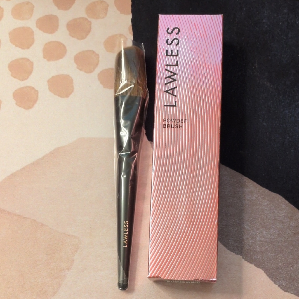 LAWLESS Powder Brush